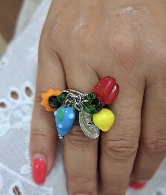 Daxtylidi-atsalino-me-murano-charms-froutakia